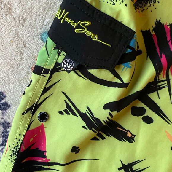 NWOT Maui & Sons Swim Trunks Youth 12 black shark board shorts - Picture 3 of 9